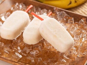 Fresca paleta de yogurt y Nestum