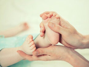 guia_para_darle_masajes_a_tu_bebe_nestle_mom_me