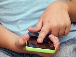 ¡Protege a tus pequeños de las pantallas!