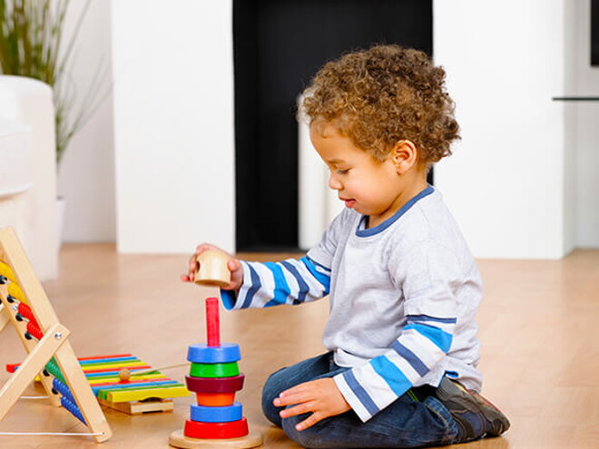 Cómo estimular el Desarrollo Cerebral Niño jugando con juguetes interactivos